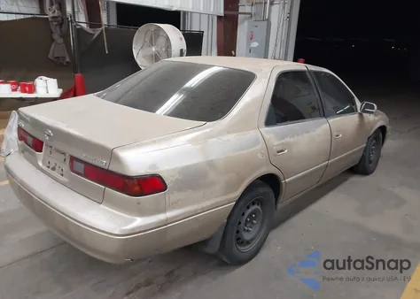 1998 Toyota Camry Le z USA, uszkodzony, nr VIN JT2BG22K2W0128272